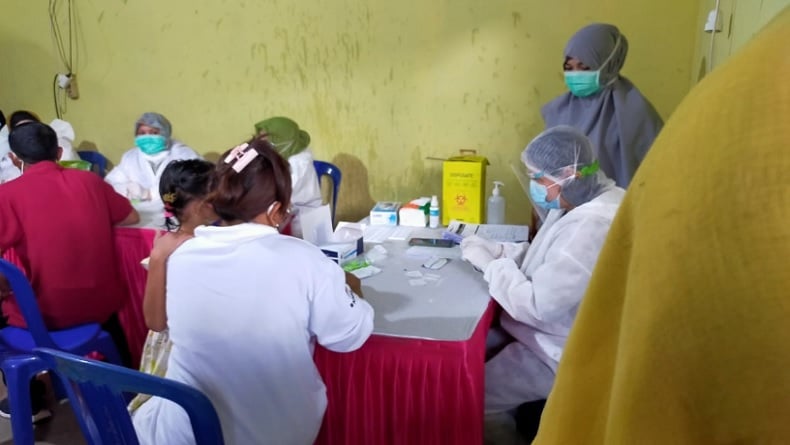 Cegah Covid-19, Ratusan Pemulung Rapid Test di Bekasi