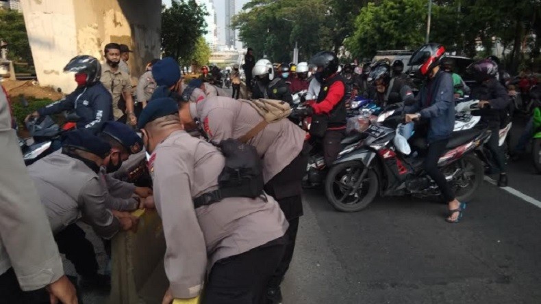 Demo di DPR, Polisi Amankan 8 Orang karena Bawa Barang Berbahaya