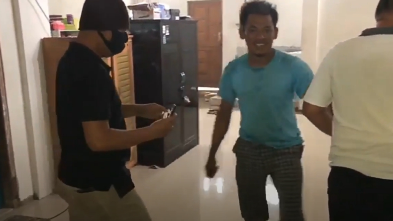 Lagi Asyik Nyabu, Pria di Wajo Kaget Digerebek Polisi