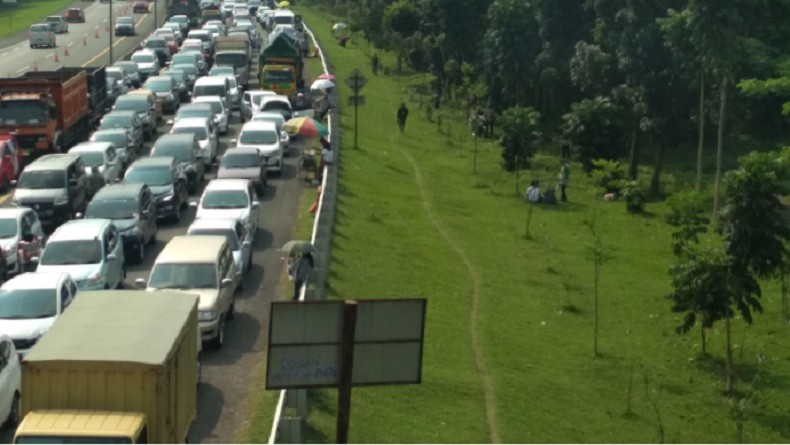 Jalur Puncak Macet Parah, Sistem Satu Arah Tak Efektif Urai Kepadatan Kendaraan