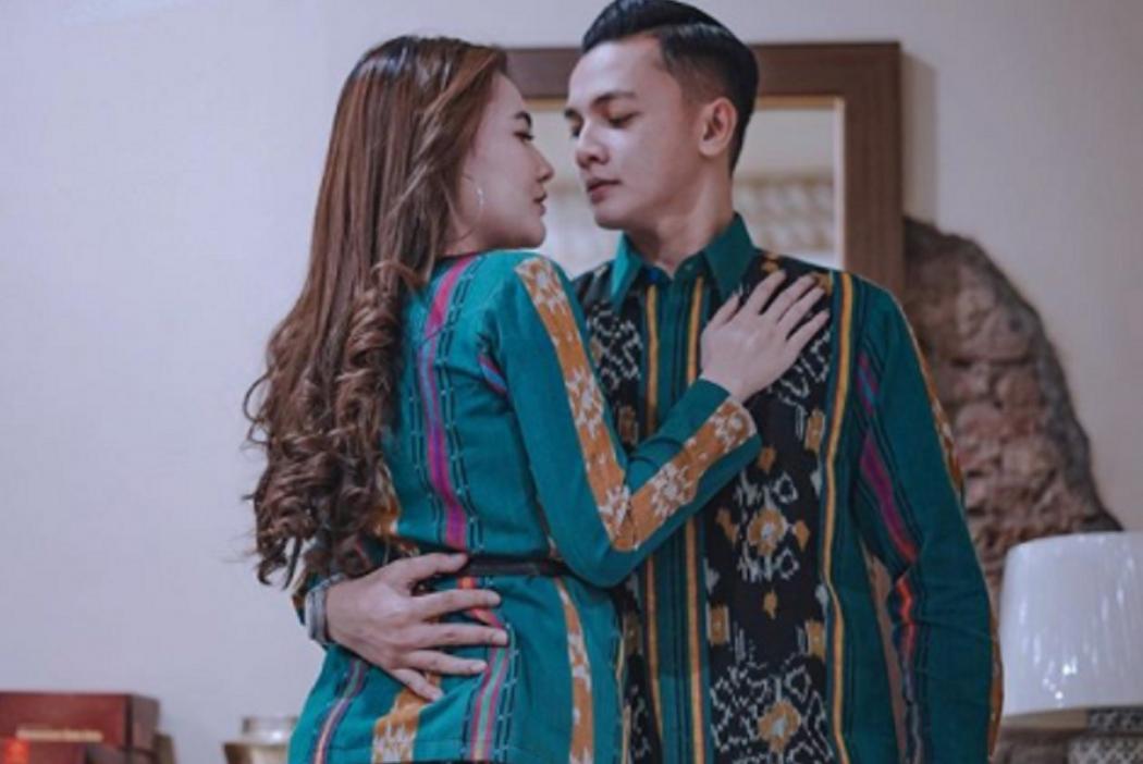 Viral Undangan Nikah Nella Kharisma dan Dory Harsa