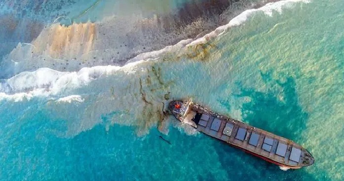 Tumpahkan 1.000 Ton Minyak Mentah ke Laut, Badan Kapal Tanker Jepang Terbelah Dua