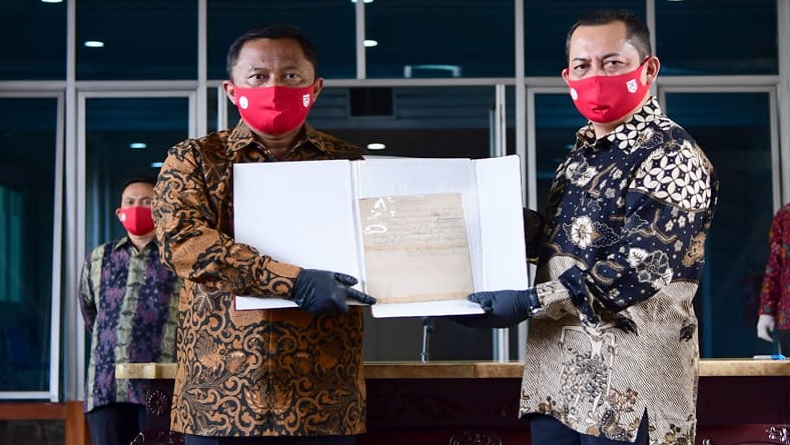 Penampakan Naskah Asli Teks Proklamasi Tulisan Tangan Bung Karno