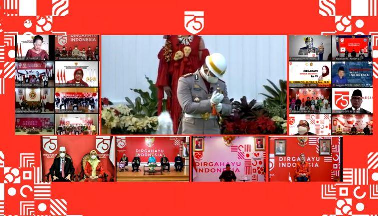 Upacara Penurunan Bendera, Jokowi Kenakan Jas dan Peci