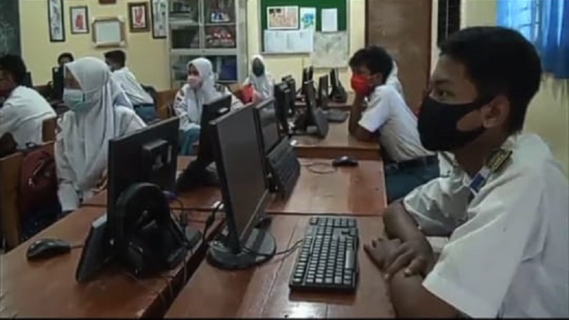 Hari Ini SMA Sederajat di Jatim Mulai Uji Coba Sekolah Tatap Muka