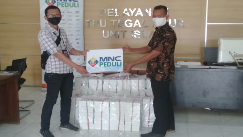 MNC Peduli Salurkan Makan Siang kepada Petugas TPU Tegal Alur