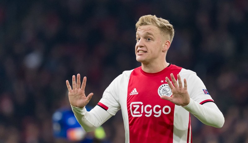 Tak Ikut Laga Pramusim Ajax, Donny van de Beek Merapat ke MU?