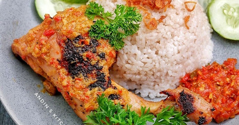Mencicipi Ayam Bakar Bumbu Rujak dengan 15 Cabai, Rasa Pedasnya Bikin Nagih