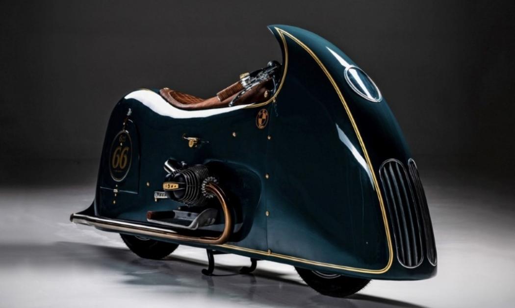 Motor BMW Ini Dimodifikasi dengan Bentuk Aneh