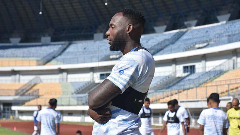 Geoffrey Castilion Kembali Berlatih bersama Persib