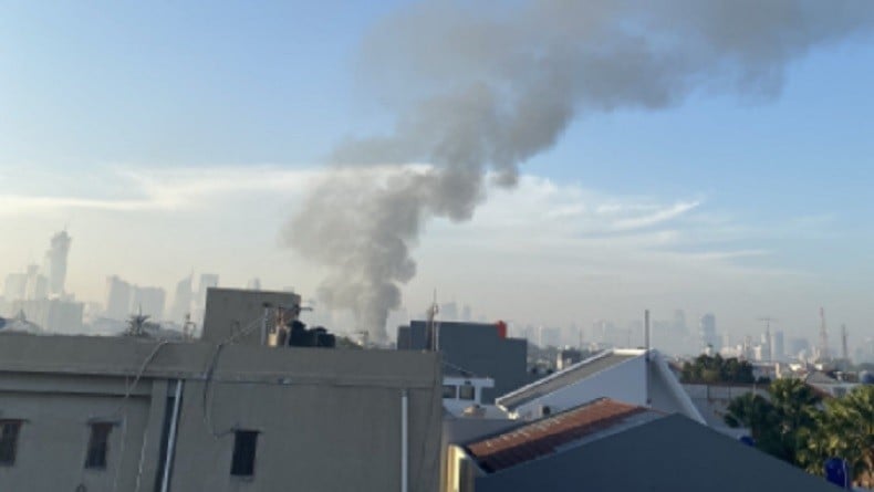 Kebakaran di Kota Bambu Selatan, 18 Unit Damkar Dikerahkan