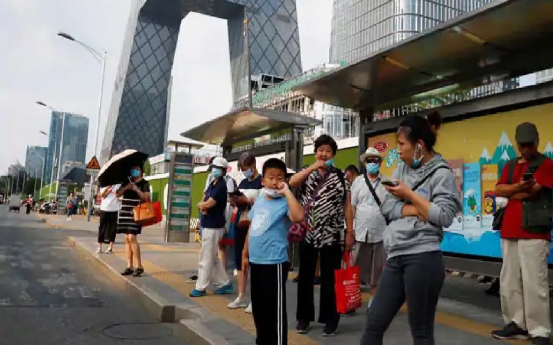 Kembali Normal, Warga Beijing Diperbolehkan Keluar Rumah Tanpa Masker