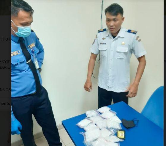 Pakai Seragam, PNS Kemenhub Bali Ditangkap saat Bawa 3 Kg Sabu di Batam