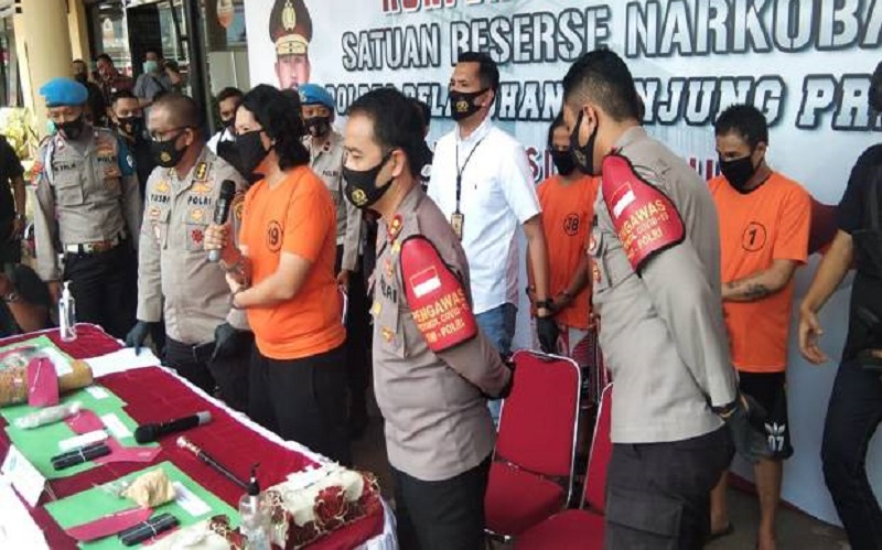 Polisi: Anton J-Rocks Simpan Ganja di Kulkas