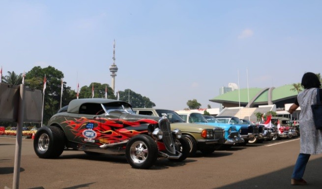 Ratusan Komunitas Otomotif di Indonesia Padati Gedung MPR, Ini yang Dilakukan