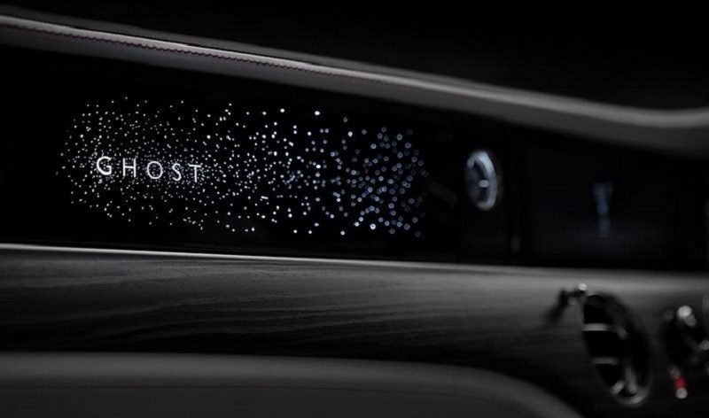 Rolls-Royce Sebar Gambar Illuminated Fascia Bertuliskan Ghost