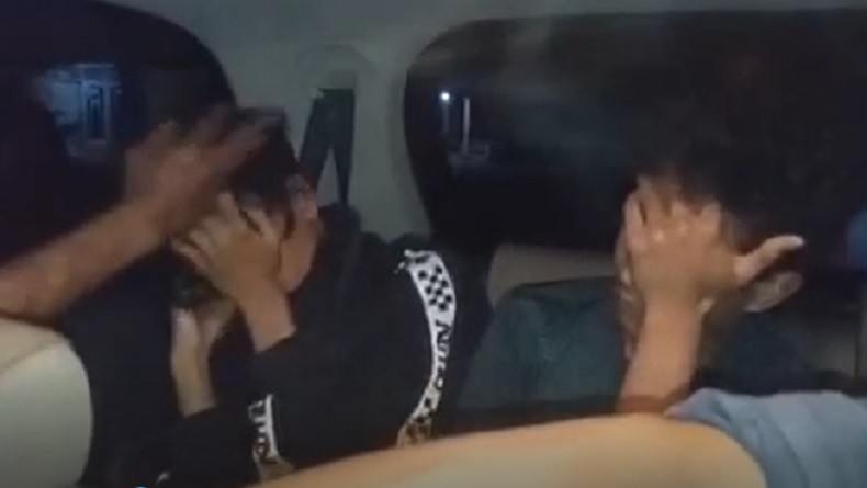 Gara-Gara Petunjuk Dukun, 2 Remaja di Bekasi Babak Belur Dihakimi Warga