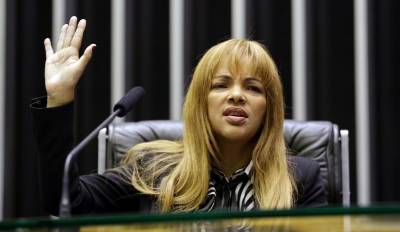 Perempuan Anggota Parlemen Brasil Bunuh Suami Secara Sadis Gara-Gara Harta