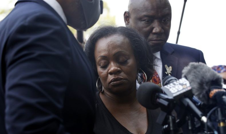 Penembakan Pria Kulit Hitam oleh Polisi AS Picu Kerusuhan, Ibu Korban Minta Semua Tahan Diri