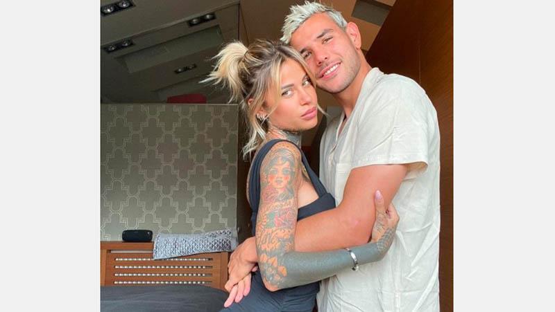 Move On dari Jurnalis Seksi, Bek Milan Jatuh ke Pelukan Wanita Bertato
