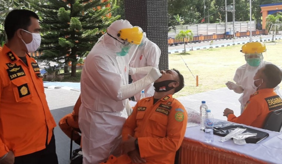 Deteksi Dini Covid-19, 86 Anggota Basarnas Manado Jalani Tes Usap