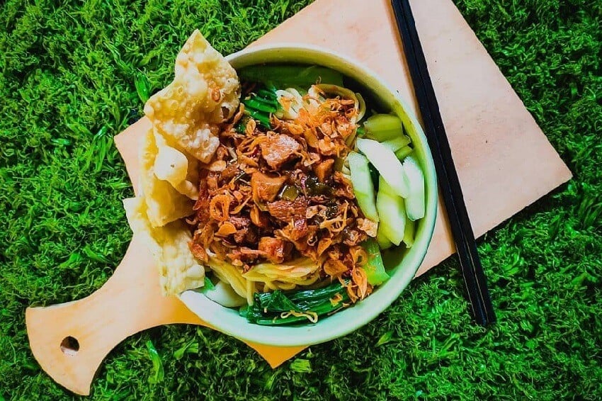 5 Resep Mie Ayam Terenak, Ada Berwarna Hijau hingga Pakai Kangkung