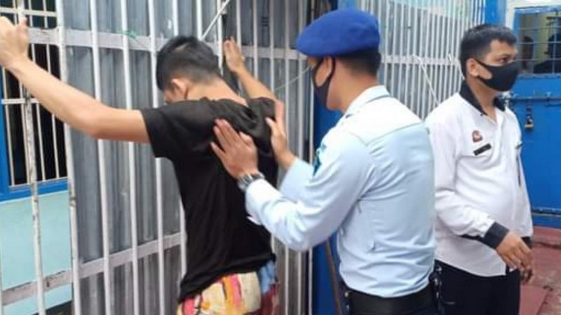 Razia Rutan Batusangkar, Petugas Amankan Pisau Cukur, Sendok hingga Botol Parfum
