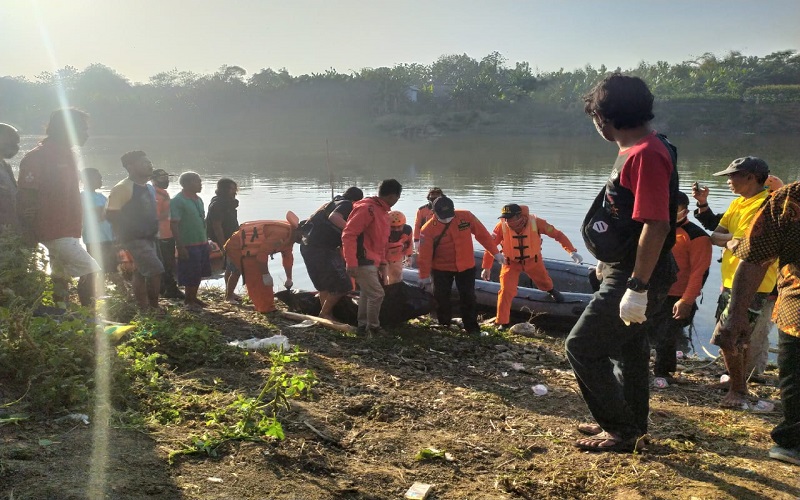 Diduga Kelelahan Berenang, Warga Blora Tewas Tenggelam di Sungai Bengawan Solo