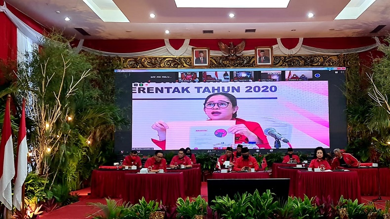 Tak Jadi Umumkan Pasangan Cawali-Cawawali Surabaya, Puan Pamer Amplop