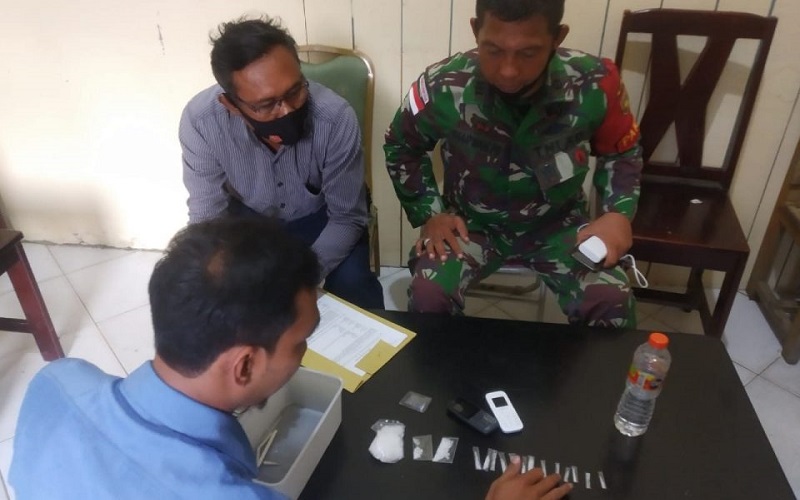 Personel TNI Perbatasan Indonesia-Malaysia di Kaltara Gagalkan Penyelundupan Sabu