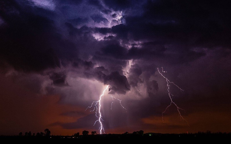BMKG: Ada Aktivitas Petir Bersamaan dengan Terdengarnya Dentuman Misterius