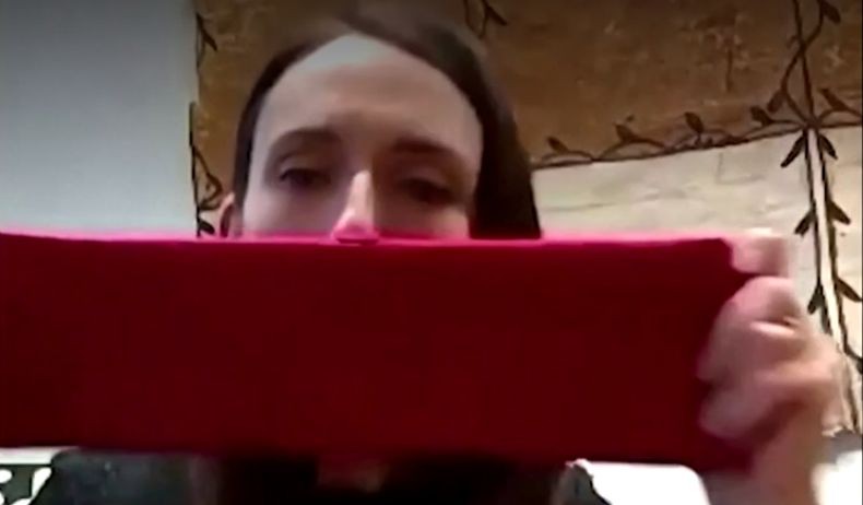 PM Selandia Baru Jacinda Ardern Unggah Video Bikin Masker Sendiri