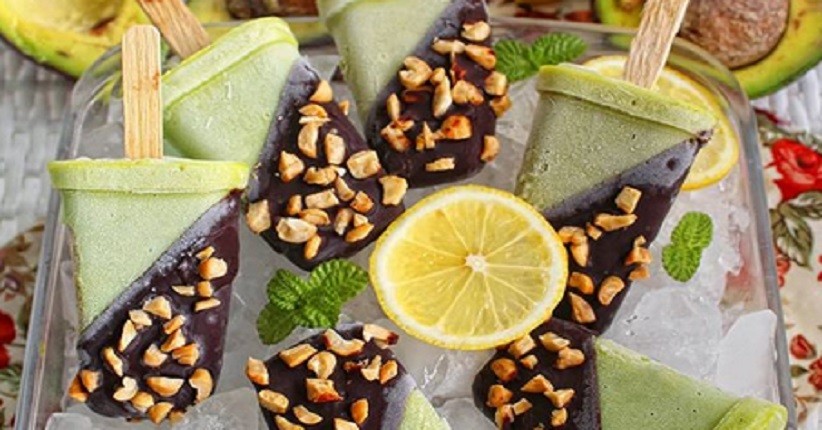 Alpukat Bisa Turunkan Berat Badan, Yuk Dikreasikan Jadi Es Loli Cokelat Mete