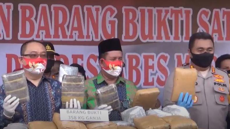 Polrestabes Medan Musnahkan Barang Bukti Ganja 358 Kg dengan Cara Dibakar