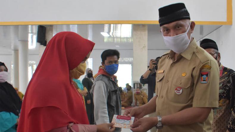 Pemkot Padang Luncurkan KKS Tahap II Program Sembako Tahun 2020