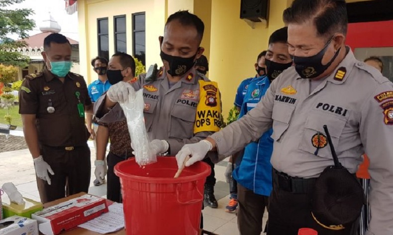 Polres Singkawang Musnahkan Sabu dan Ekstasi Milik Sejoli Pengedar Narkoba