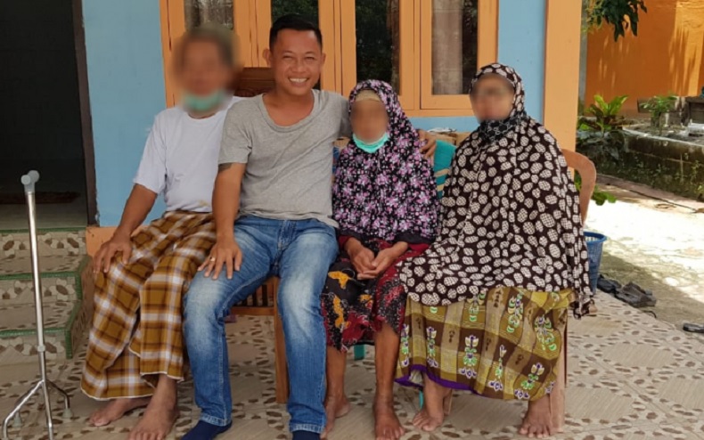 Tak Percaya Covid-19, Pria di Kalbar Berfoto dengan Pasien Positif
