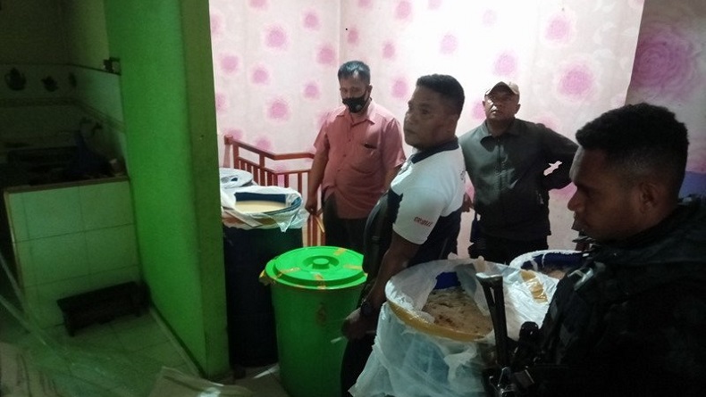 Polisi Sebar Foto Perempuan Pemilik Pabrik Miras di Jayawijaya