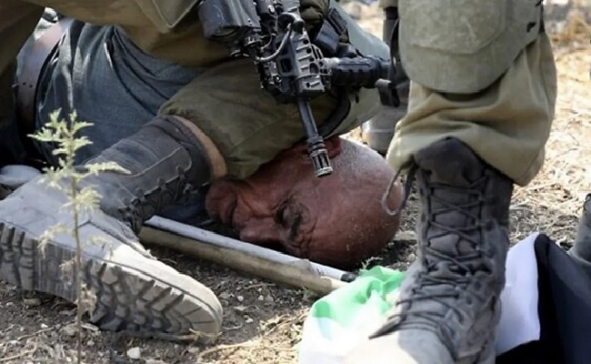 Tentara Israel Tindih Leher Lansia Palestina Pakai Lutut, Mirip Kasus George Floyd