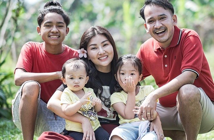 5 Anak Artis Indonesia yang Selalu Dikawal Ajudan, Nomor 4 Salah Satu Cucu Konglomerat 