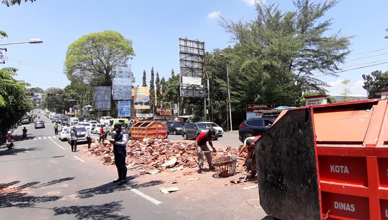 Kecelakaan Maut Truk Tabrak Truk Sampah dan Motor di Semarang, 1 Korban Tewas