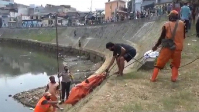 Warga Kampung Melayu Geger Temukan Mayat Tangan Terikat di Kali Ciliwung