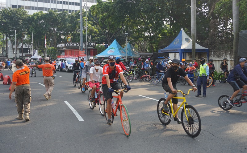 Pemprov Buka 10 Titik KKP, Pesepeda Tetap Padati Bundaran HI