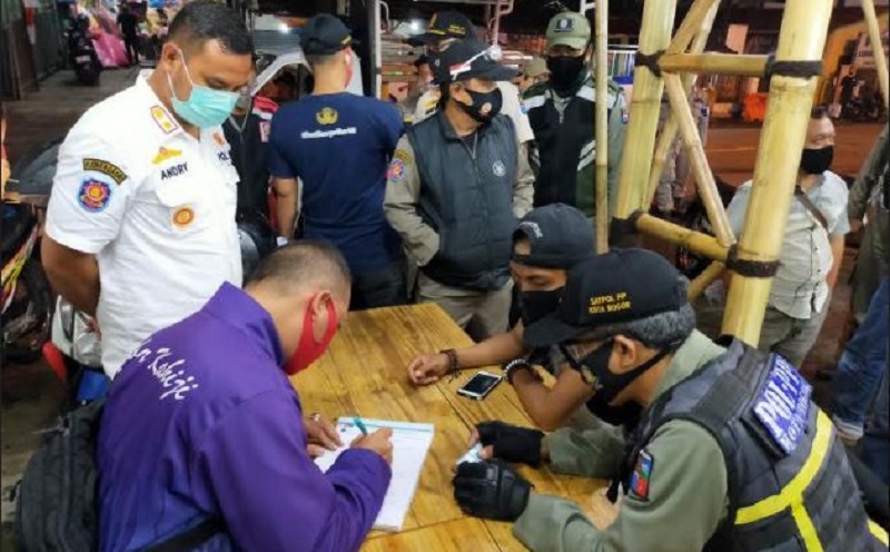 Pemkot Bogor Razia Jam Malam, Pengunjung Rumah Makan Kocar-kacir