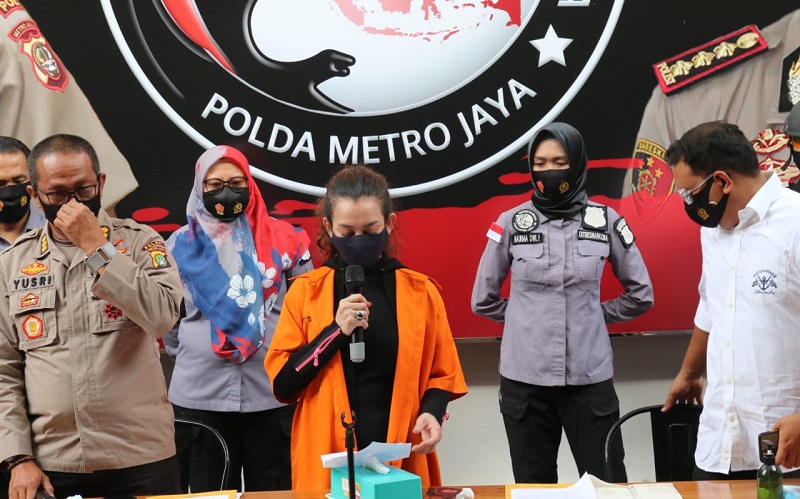 Kenakan Rompi Tahanan, Reza Artamevia: Saya Menyesal dan Minta Maaf