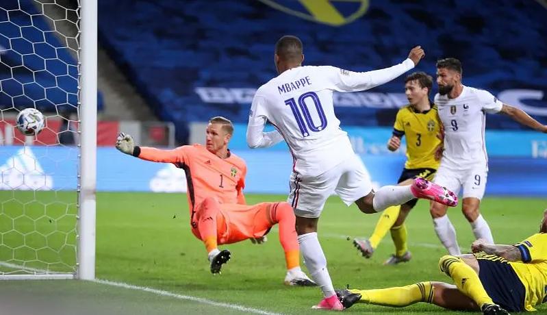 Prancis Menang Tipis Atas Swedia, Deschamps: Strategi Tidak Berjalan Sempurna