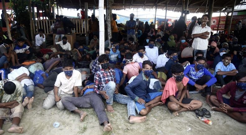 Hampir 300 Muslim Rohingya Diselamatkan Warga Aceh Setelah 7 Bulan Terapung di Laut