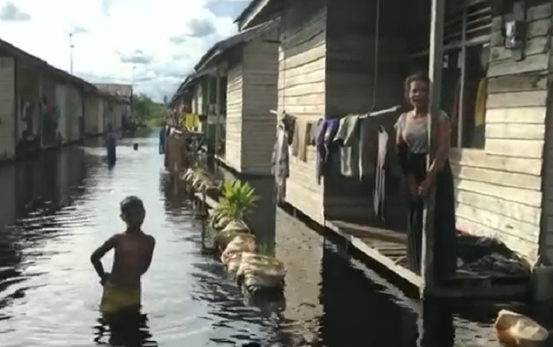 Banjir Rendam 3 Kecamatan di Mempawah, Warga Mengungsi ke Sekolah