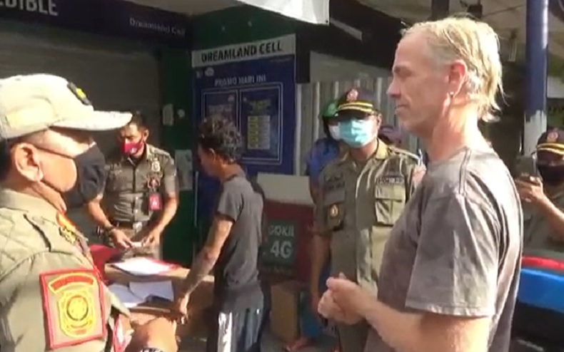 Terjaring Razia, Turis di Bali Tak Pakai Masker Didenda Rp100.000