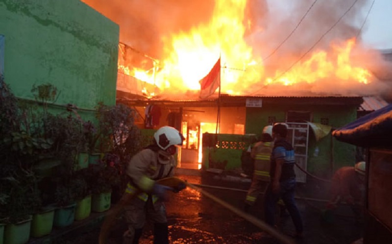 Kebakaran Hanguskan 11 Rumah dan 1 Bengkel di Jatinegara